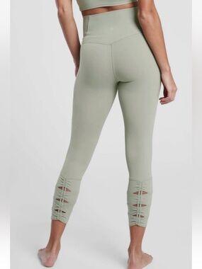 Athleta salutation stash pocket II cinch 7/8 High rise leggings sage